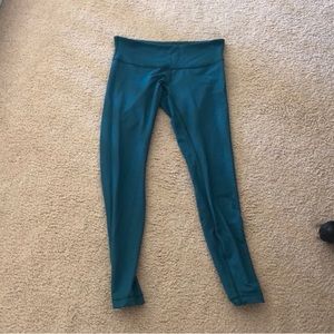 Lululemon turquoise/green 7/8 length leggings
